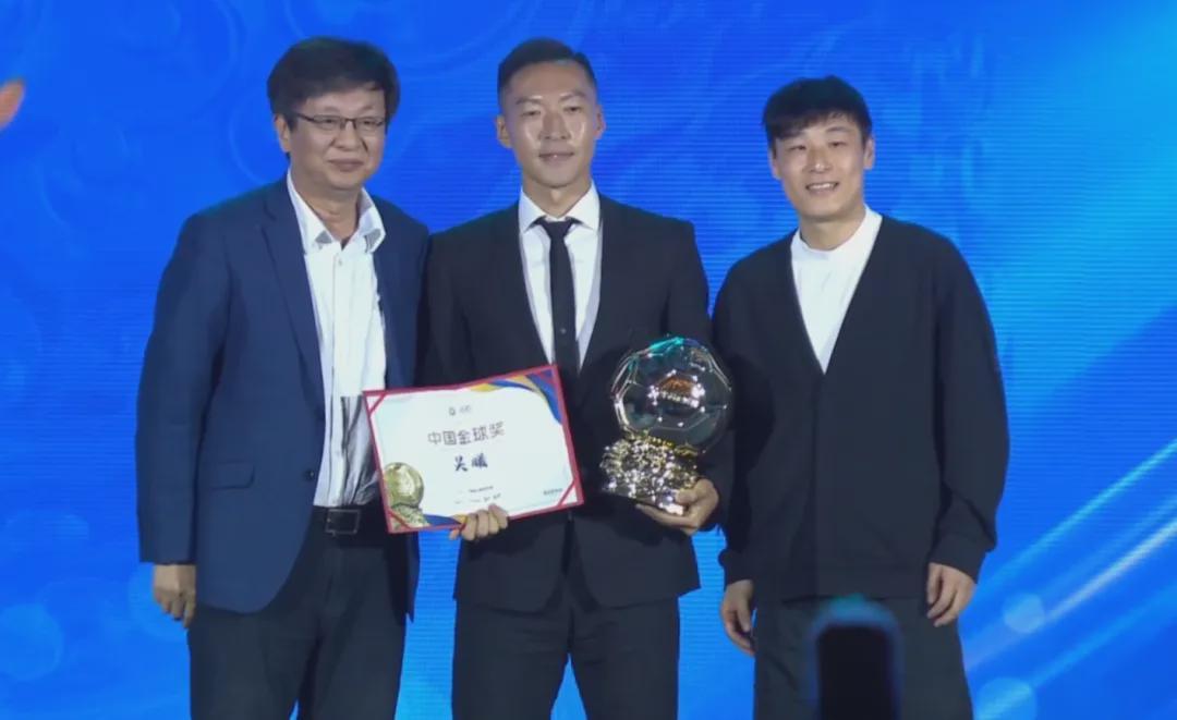 开云体育app官网-吴曦获2025中国金球奖！韦世豪发动态：全黑背景+哭笑+偷感bgm