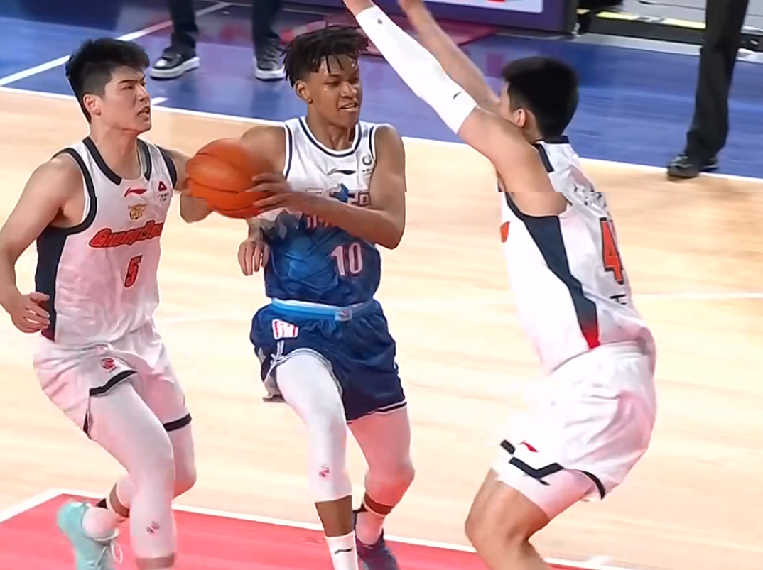 开云体育app-气势如虹！广东完美压制新疆，胡明轩三分建功，麦考尔首秀满分